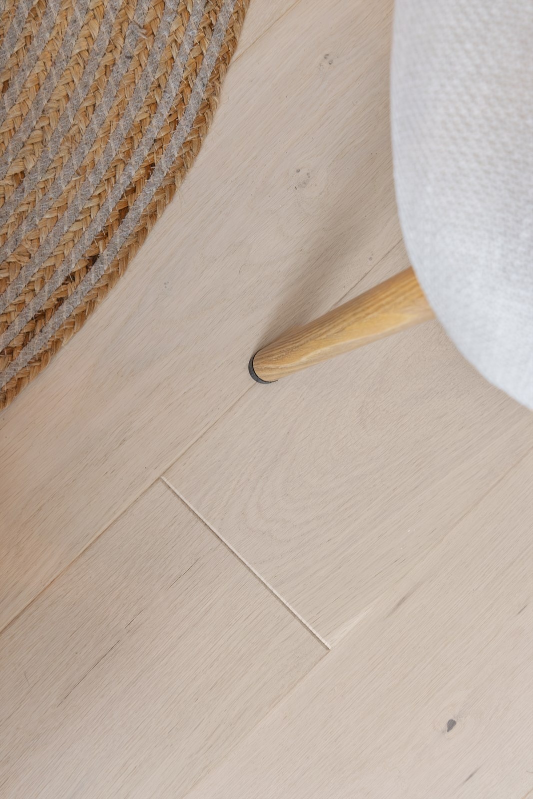 - Solid og slitesterkt 1-stavs eikeparkett i hele leiligheten - Galleribilde