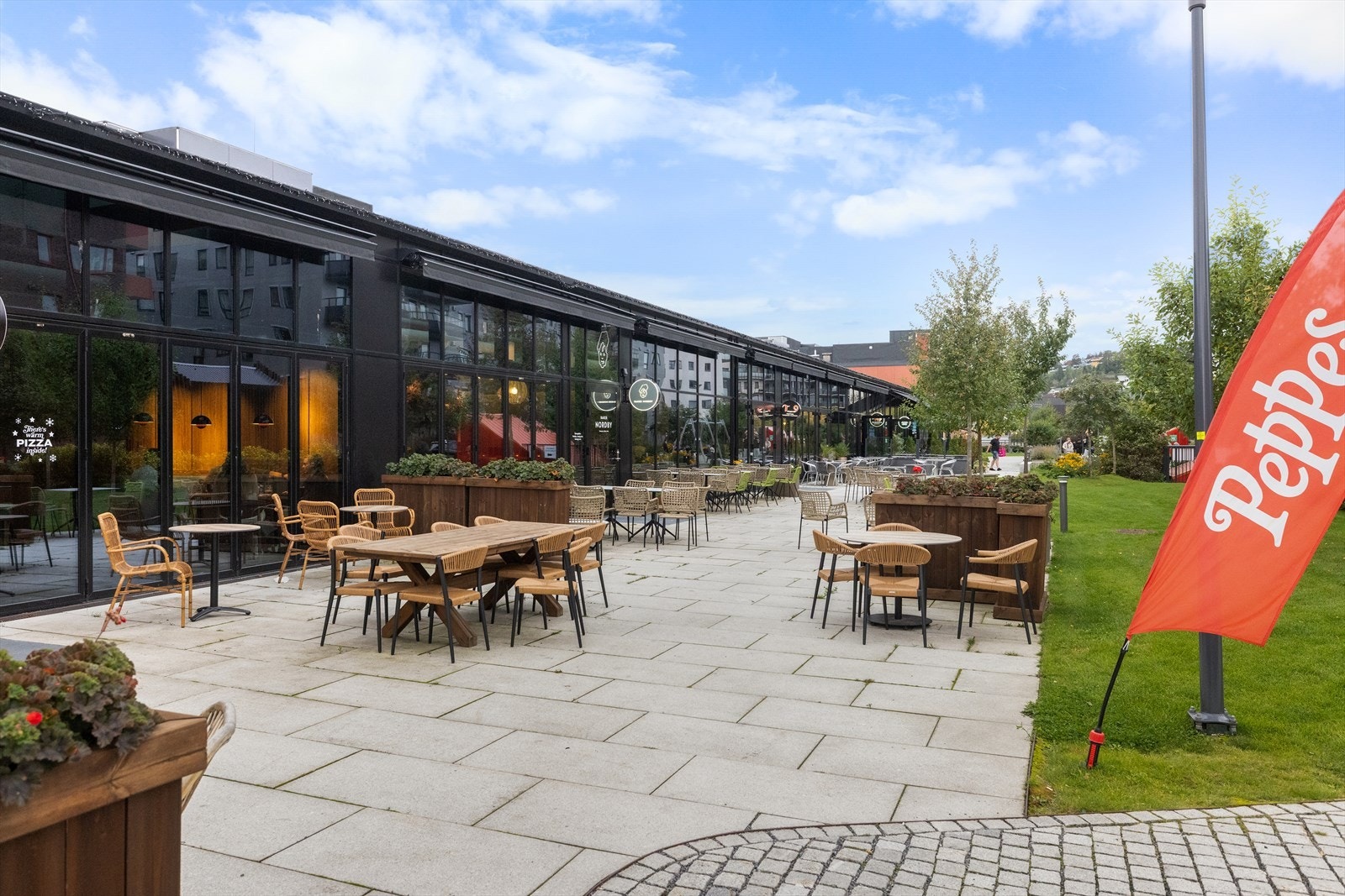 - Det ligger flere kaféer og serveringssteder (også søndagsåpne) rett ved boligen - Galleribilde