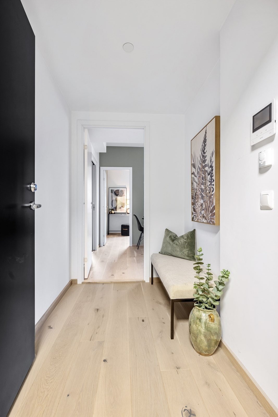 - Entré med plass til å sette fra seg yttertøy/sko - Galleribilde