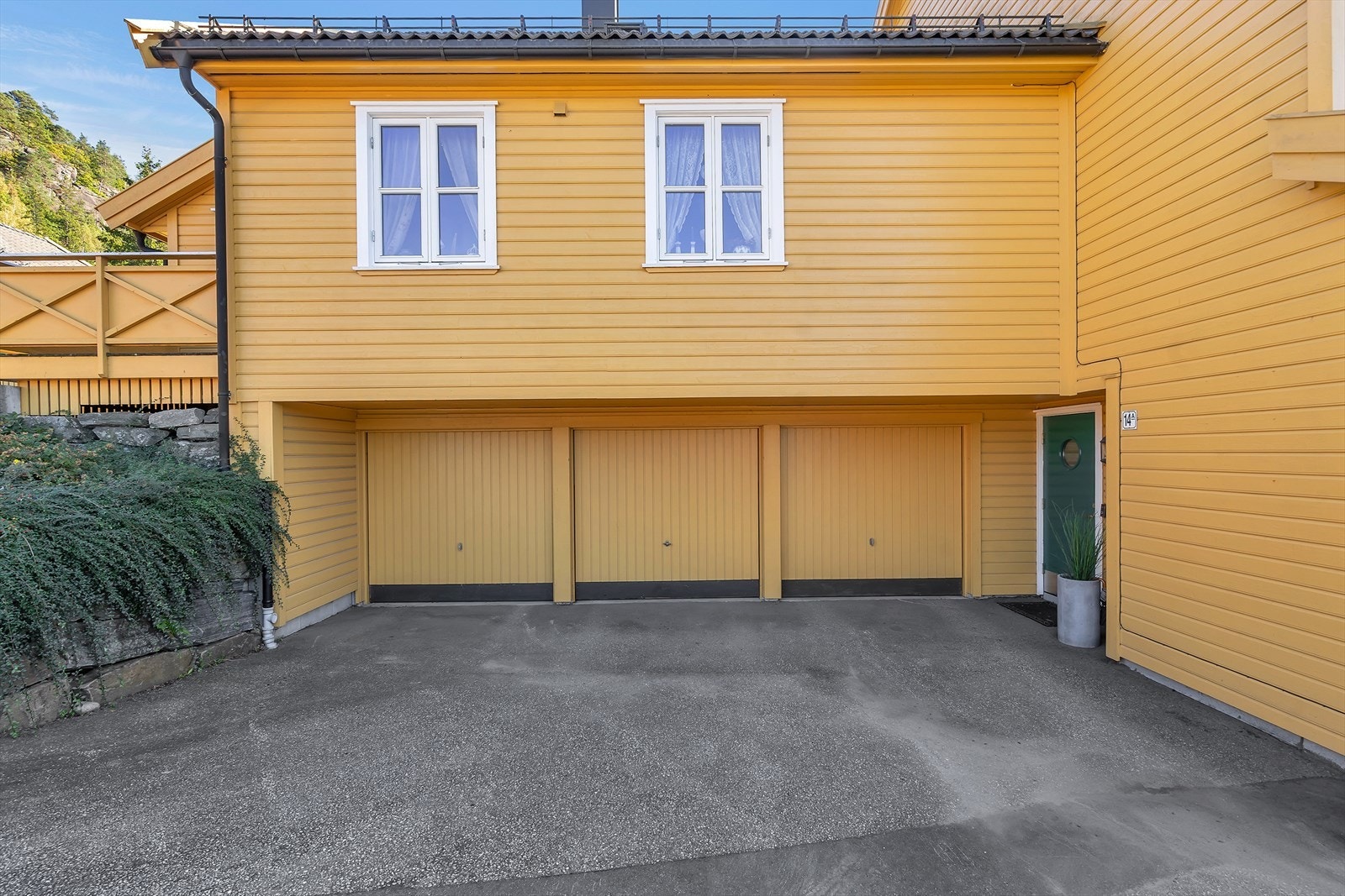 Garasje i rekke med bod på ca. 6m². Galleribilde