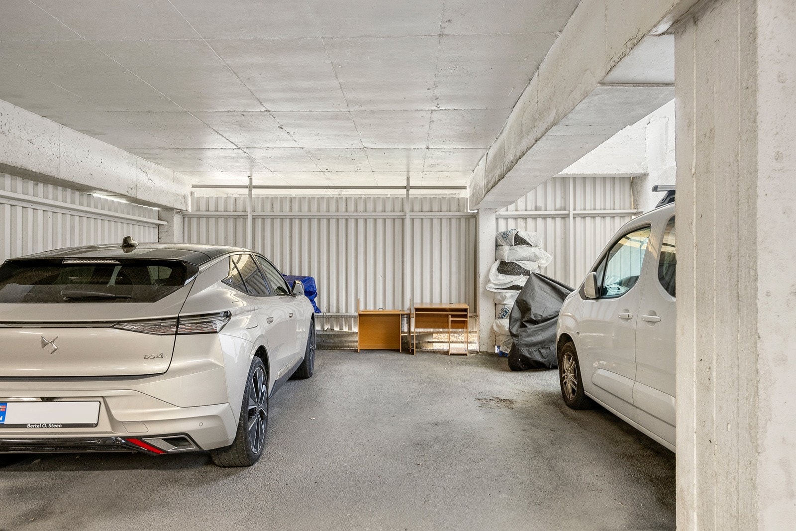 Garasjeplass med heisadkomst Galleribilde