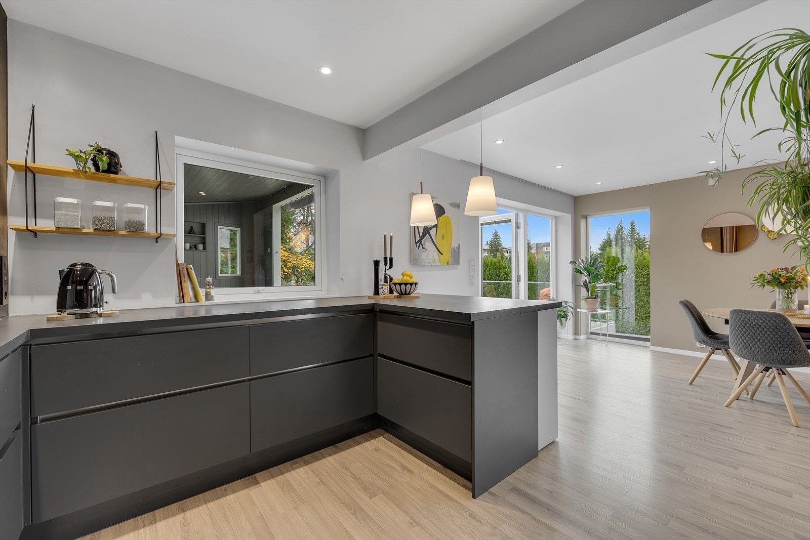 Det er etablert mekanisk avtrekk over stekesonen. Galleribilde