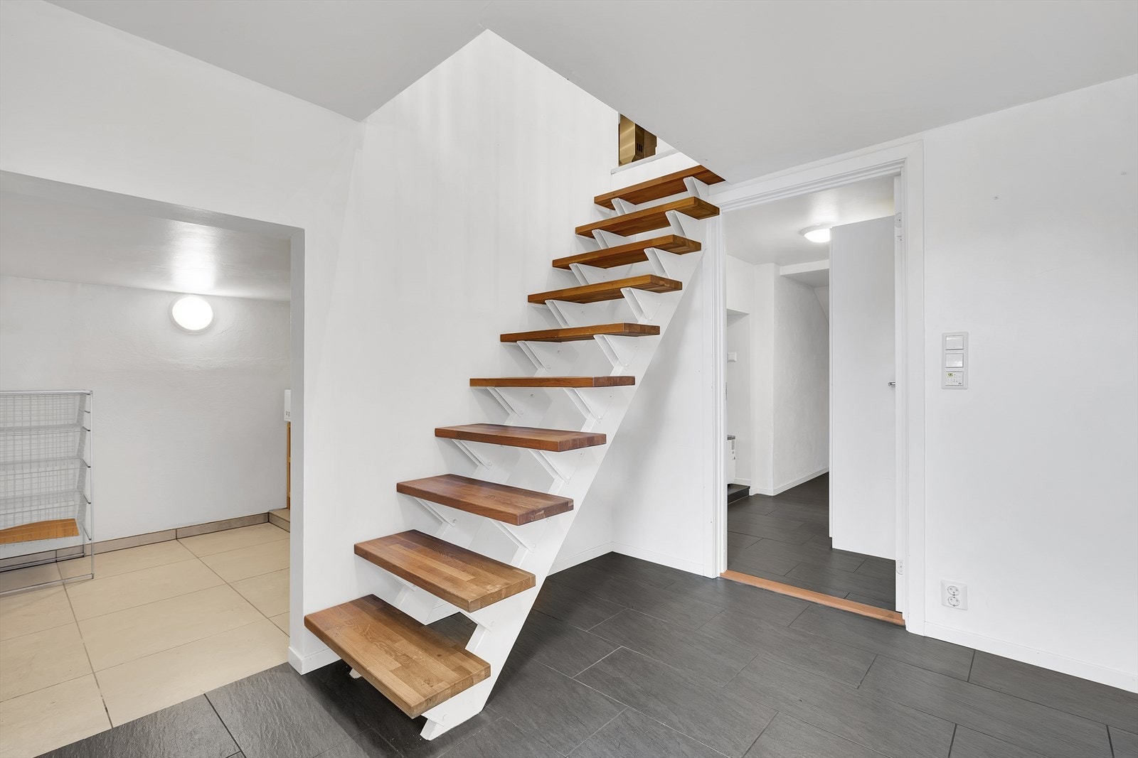 (Underetasje) Utleidel entrè med gulvvarme. Galleribilde