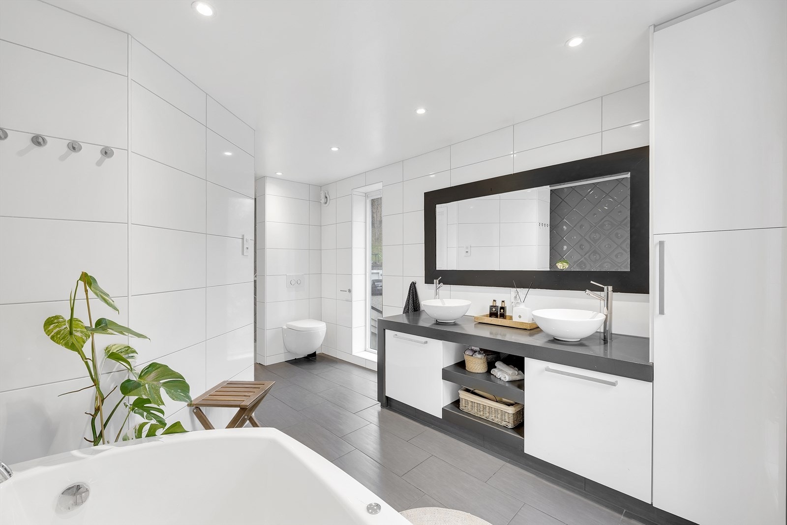 Moderne og romslig bad på hele 16kvm. Galleribilde