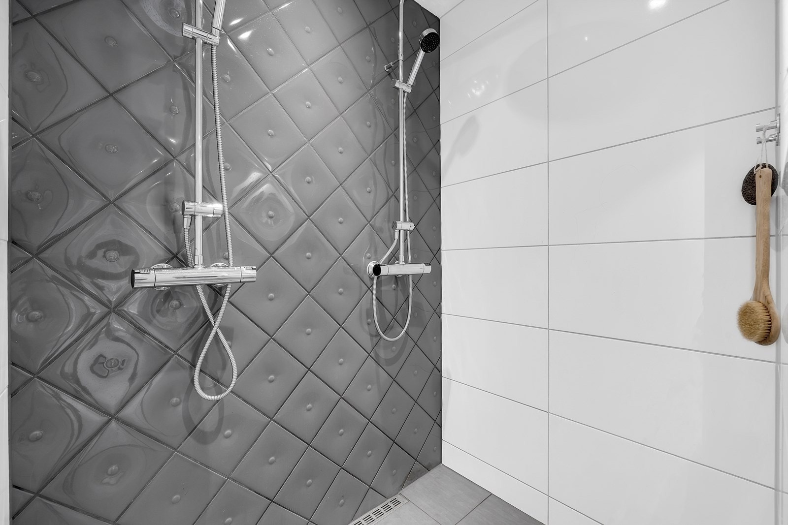 Dobbelt dusjløsning gir en luksuriøs følelse. Galleribilde