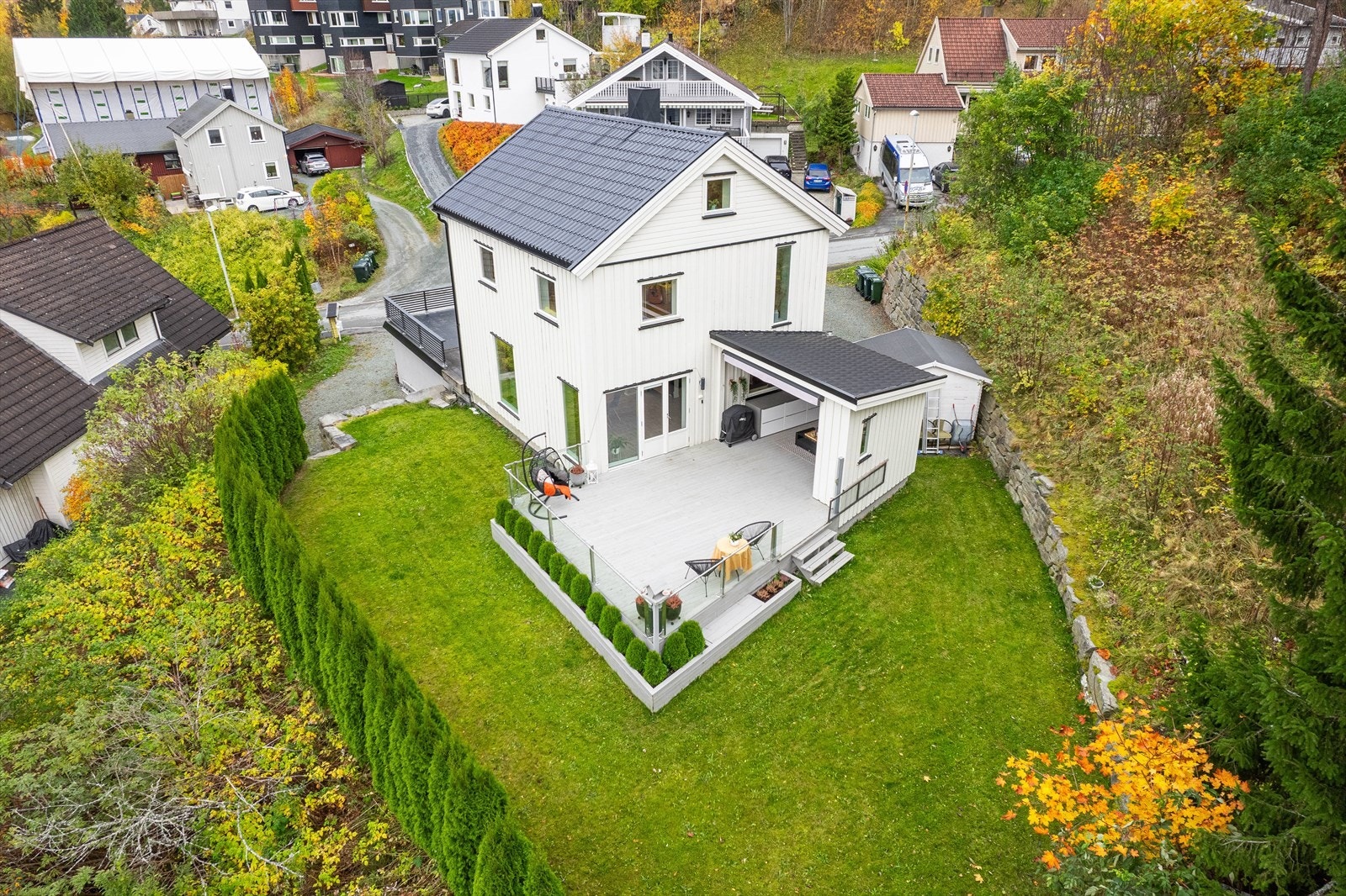 Det er blant annet skiftet tak og byttet alle vinduer i andre etasje og loft i 2024. Galleribilde