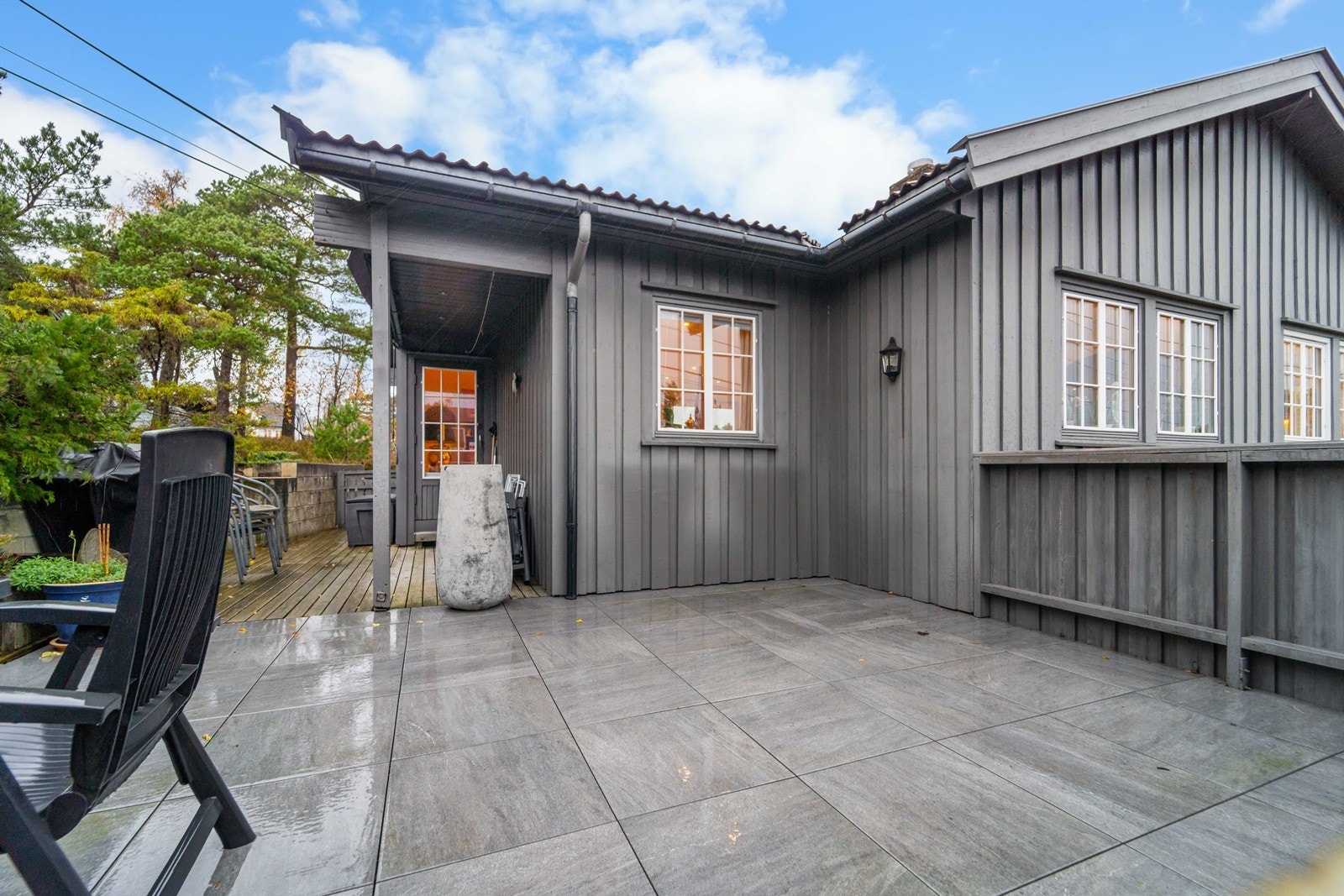 Flott uteplass over garasjen! Galleribilde