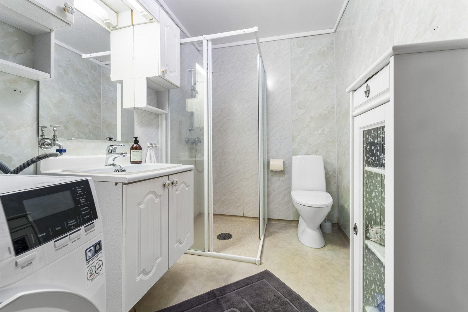 Bad i hybelen Galleribilde