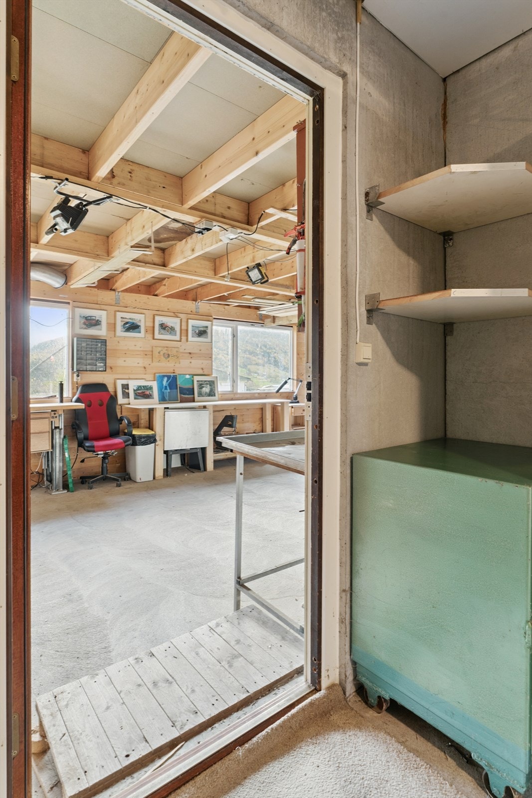 Du kan komme frå garasje og direkte inn i bustaden om du ønske Galleribilde