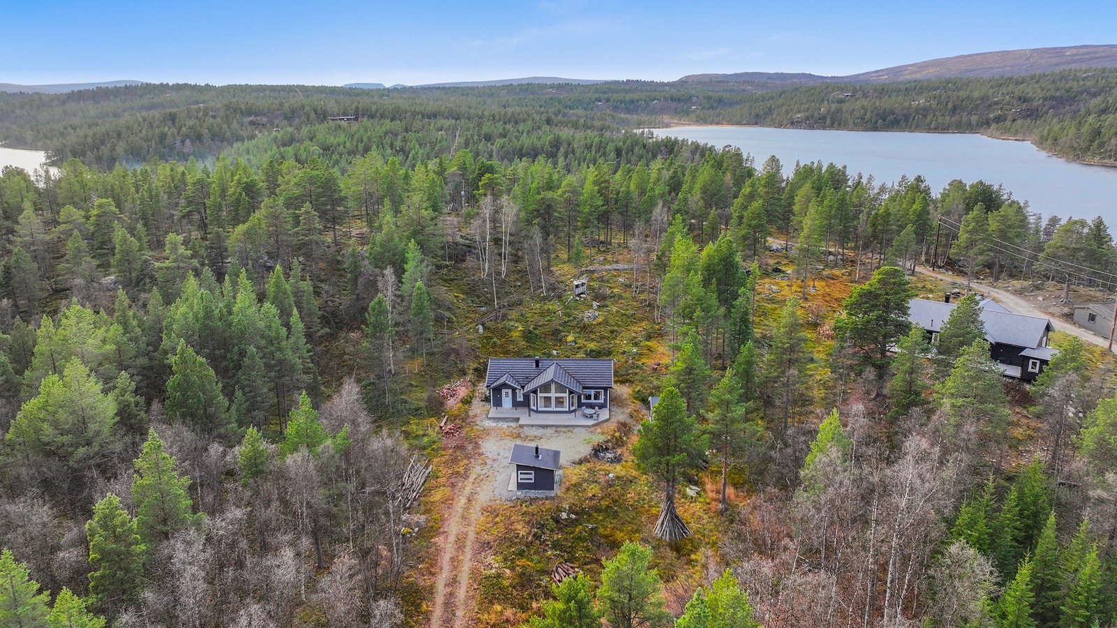 Fra hytten er det kort vei til Bollovannet Galleribilde