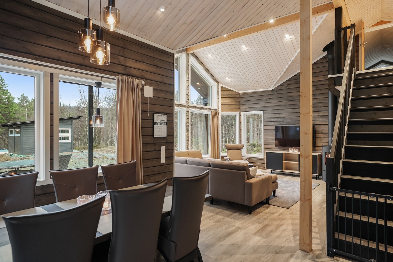 Mellom stue og kjøkken er det plass til en spisestue Galleribilde