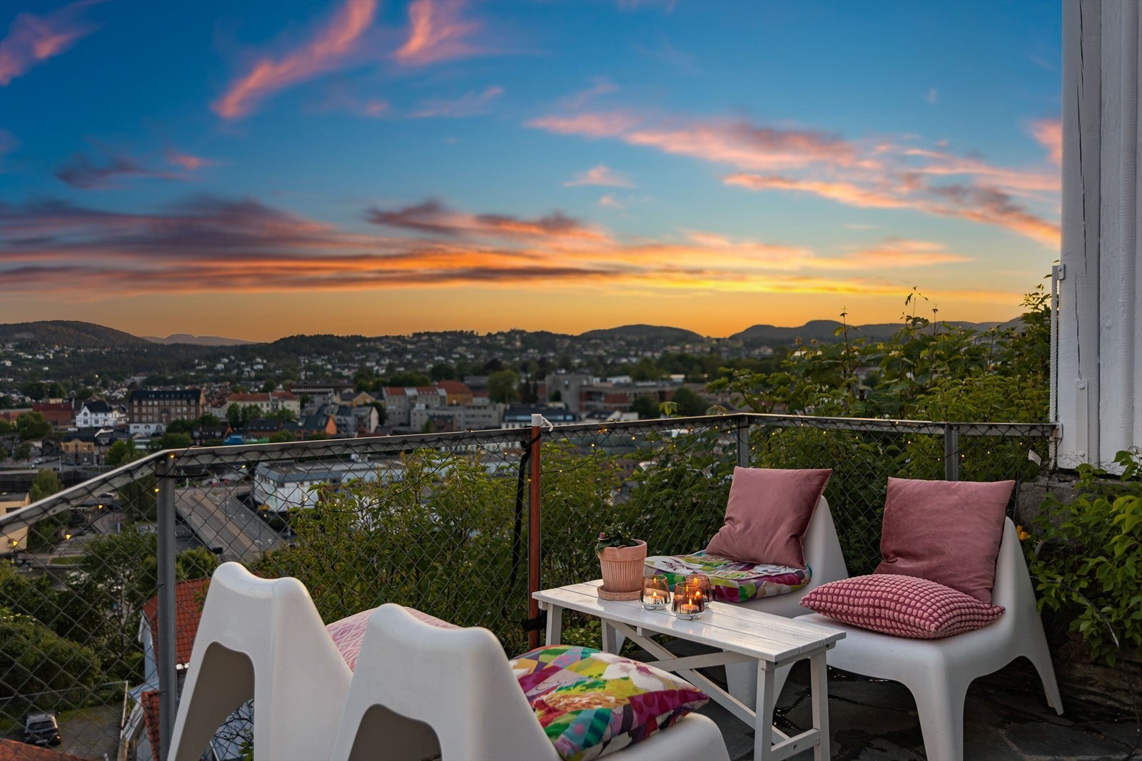 Det er gangavstand til både forretninger, restauranter og kulturarenaer, samtidig som området har vakre, grønne lunger for rekreasjon og nytelse. Galleribilde