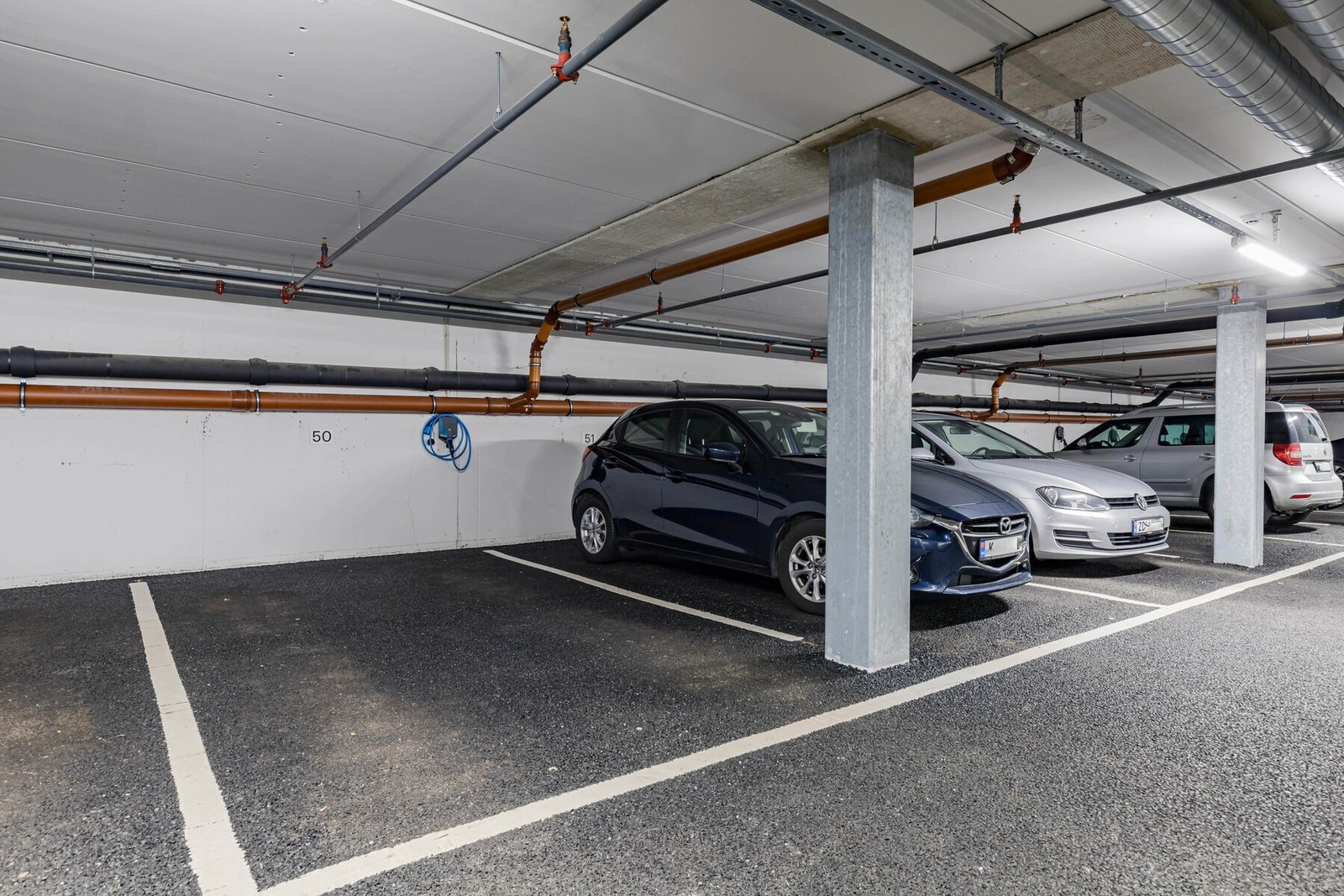 Parkeringsplass. Galleribilde