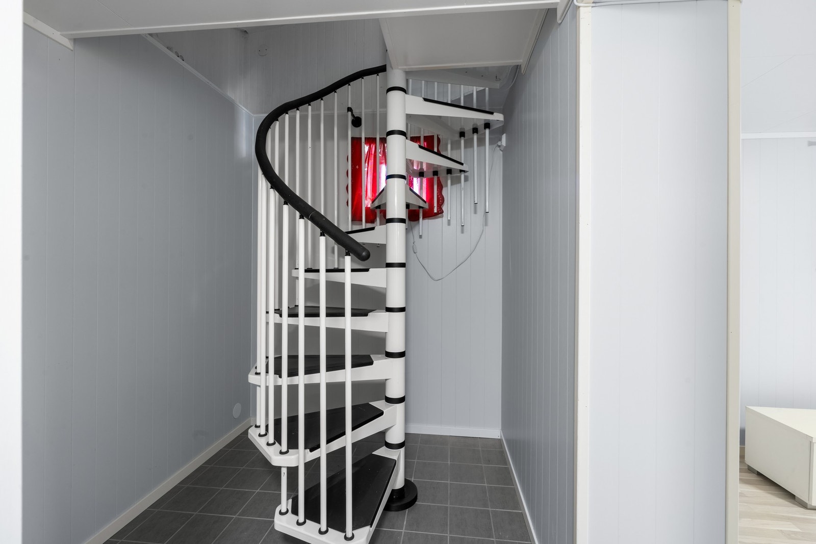 Spiraltrapp til kjelleren. Galleribilde