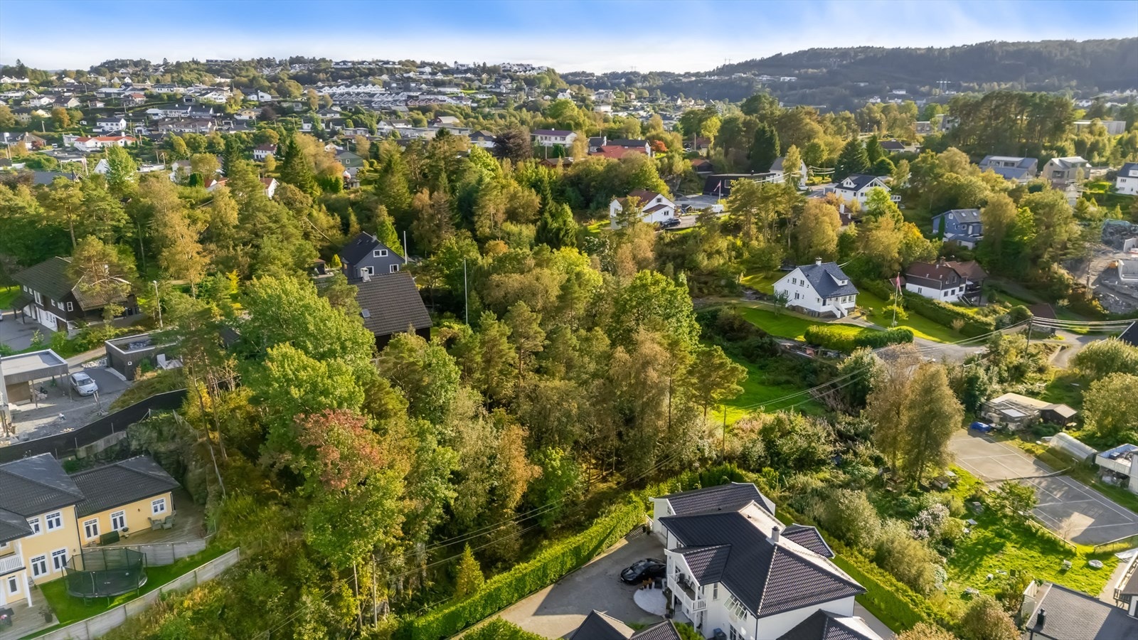 Tomten har avtaler om tilknytning til privat anlegg for vei, vann og avløp frem til offentlig anlegg Galleribilde