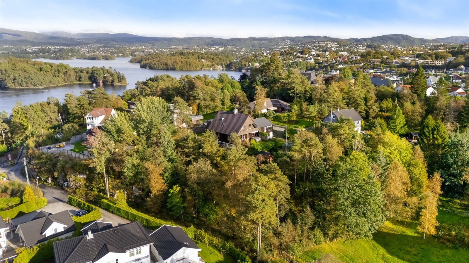 Naturskjønne omgivelser omgir eiendommene og gir en skjermet atmosfære Galleribilde