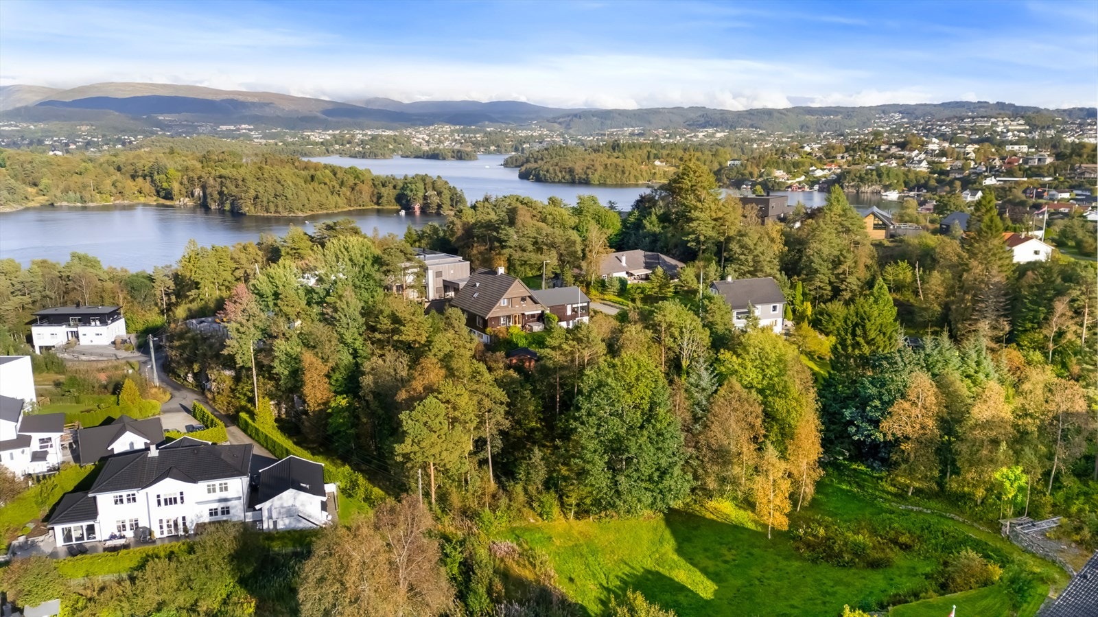 Utsikt over marinaen gir en maritim følelse til området. Galleribilde