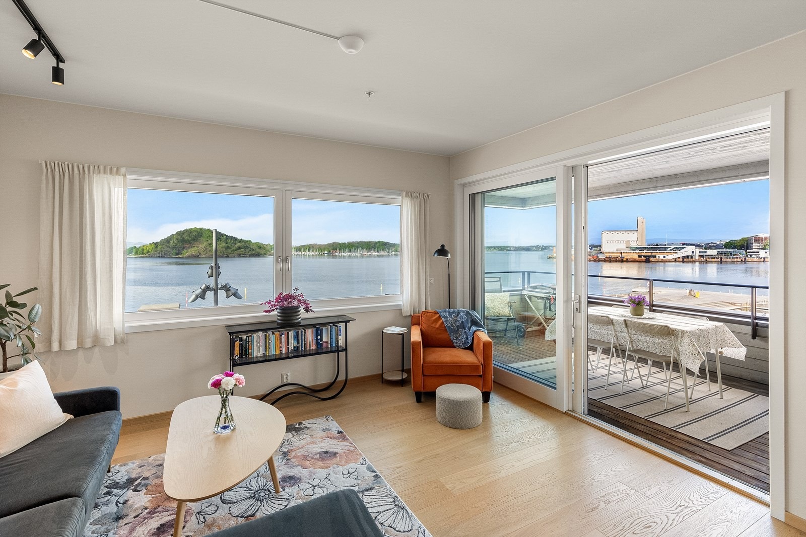 Velkommen til Sørengkaia 136! En fantastisk utsiktsleilighet med direkte utsyn over fjorden. Galleribilde