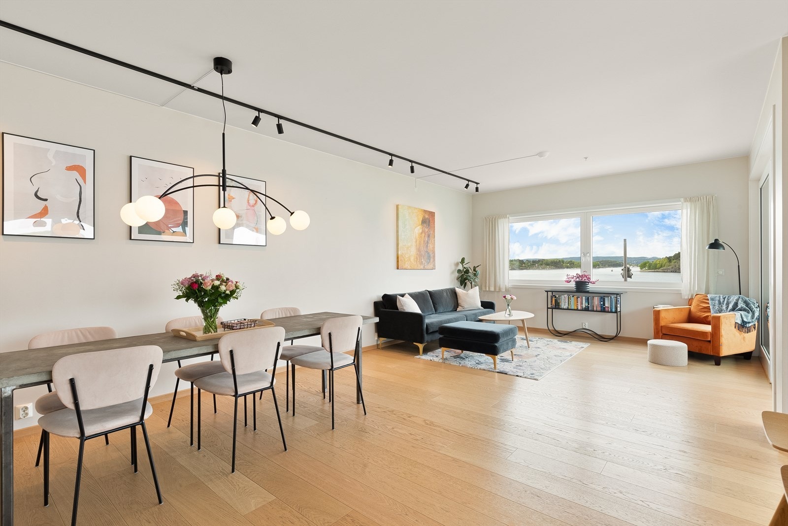 Hovedværelset har en avlang utforming, og er enkel å innrede. Galleribilde