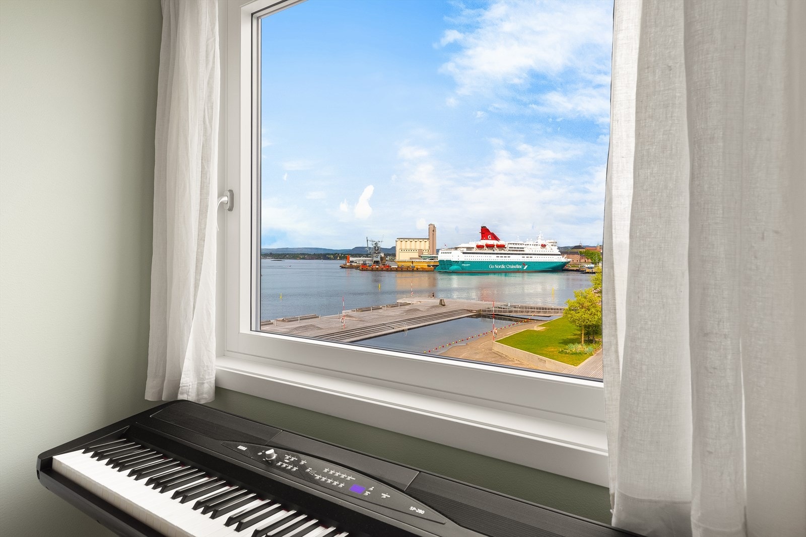 Samtlige oppholdsrom i boligen nyter godt av dette flotte utsynet! Galleribilde