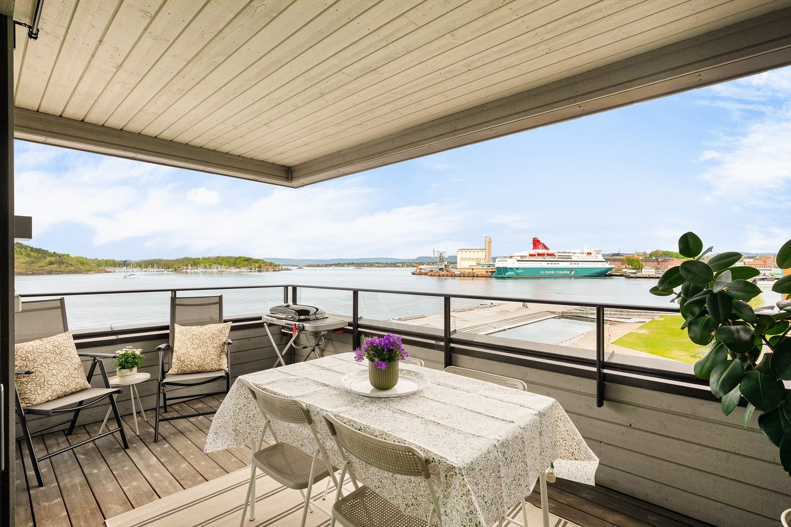 Romslig balkong på 11kvm. Galleribilde