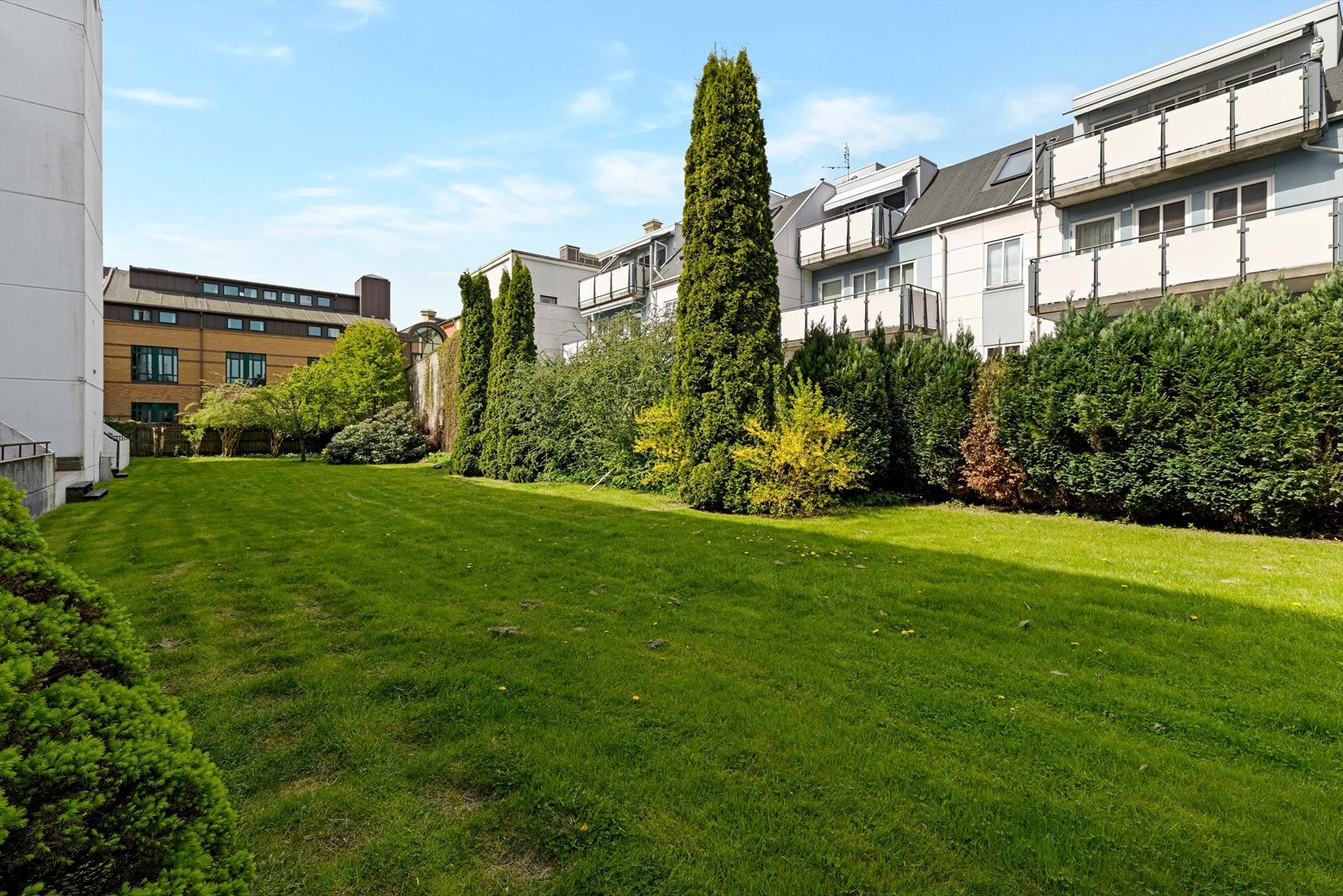 Bakgård sameiet Galleribilde