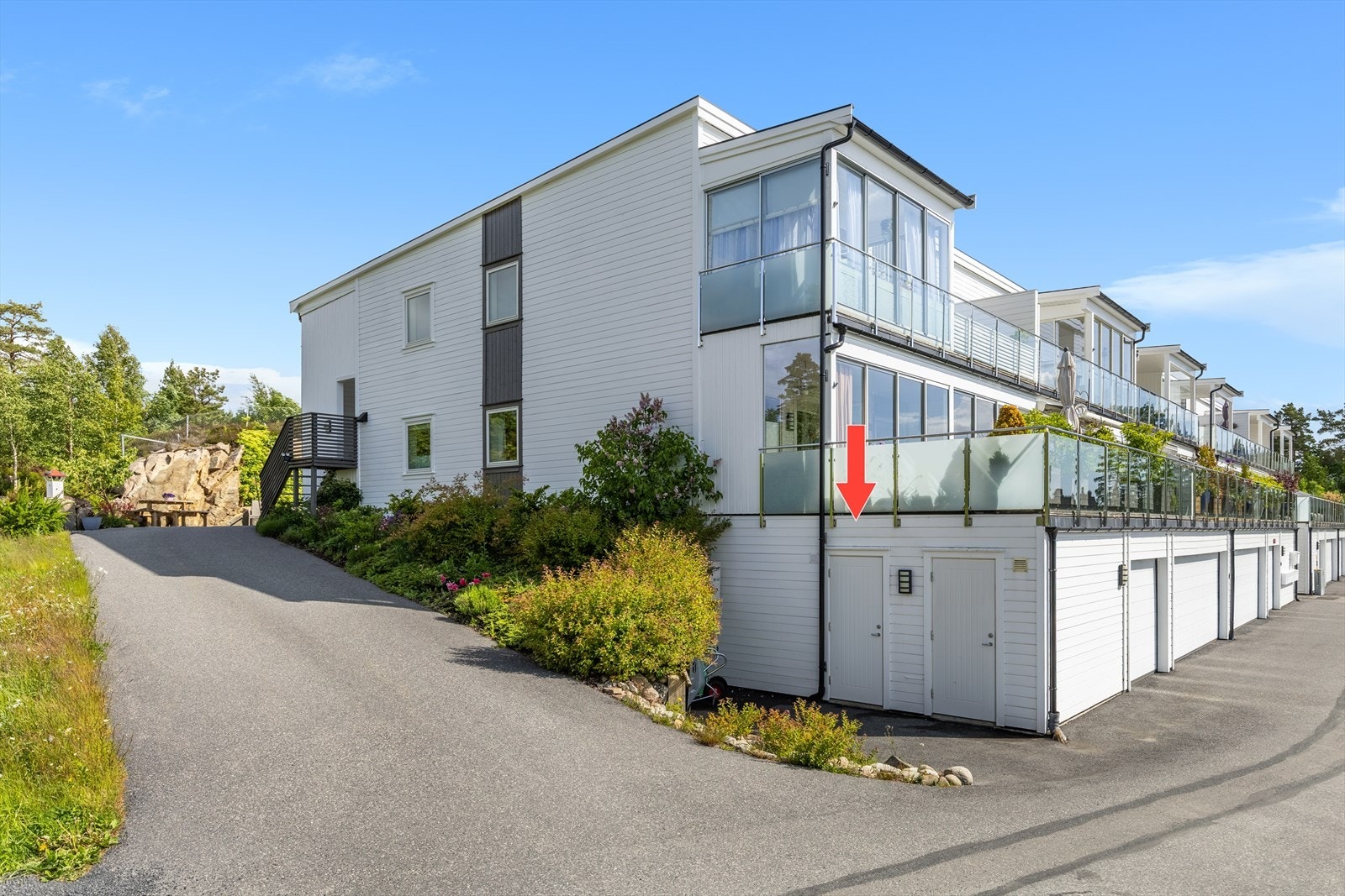 Det medfølger praktisk utvendig bod Galleribilde