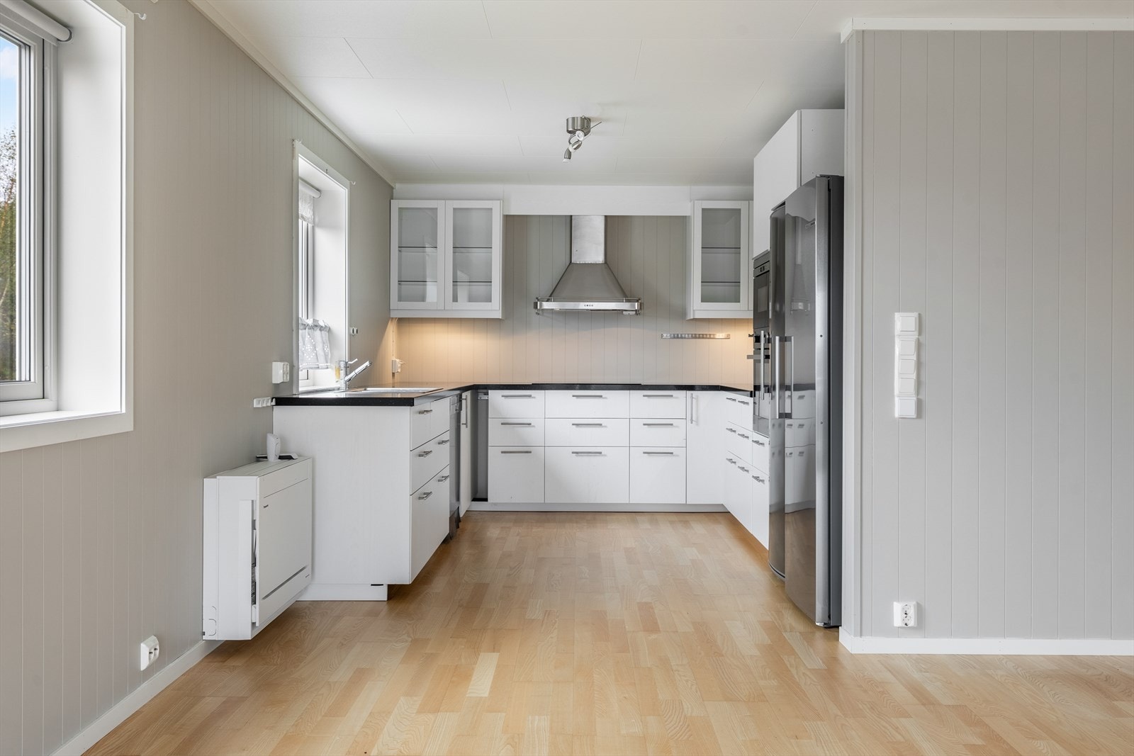 Varmepumpe ved kjøkkenet som gir god varme til hele leiligheten Galleribilde