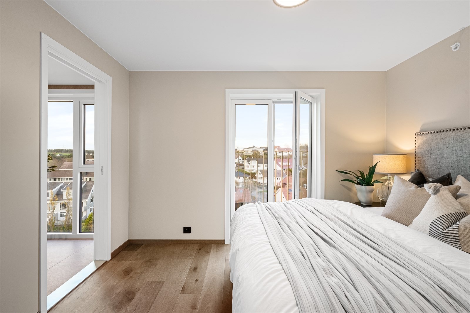 Hovedsoverommet er mot nord og har tilgang til et eget bad Galleribilde