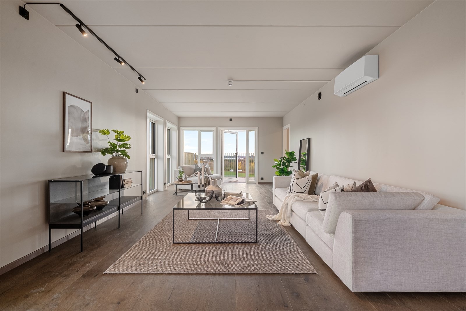 Stue/ kjøkken er ca. 52 kvm Galleribilde