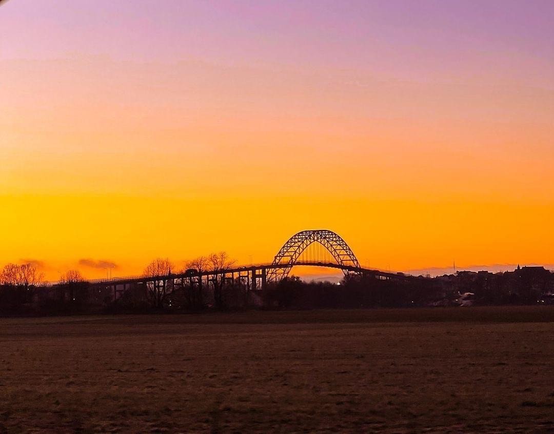 Flott utsikt mot Fredrikstadbroa. (Bilde fra selger) Galleribilde