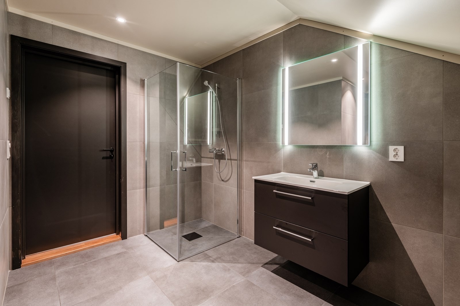 Illustrasjon fra tilsvarende bolig. Bad i 2. etg. Galleribilde