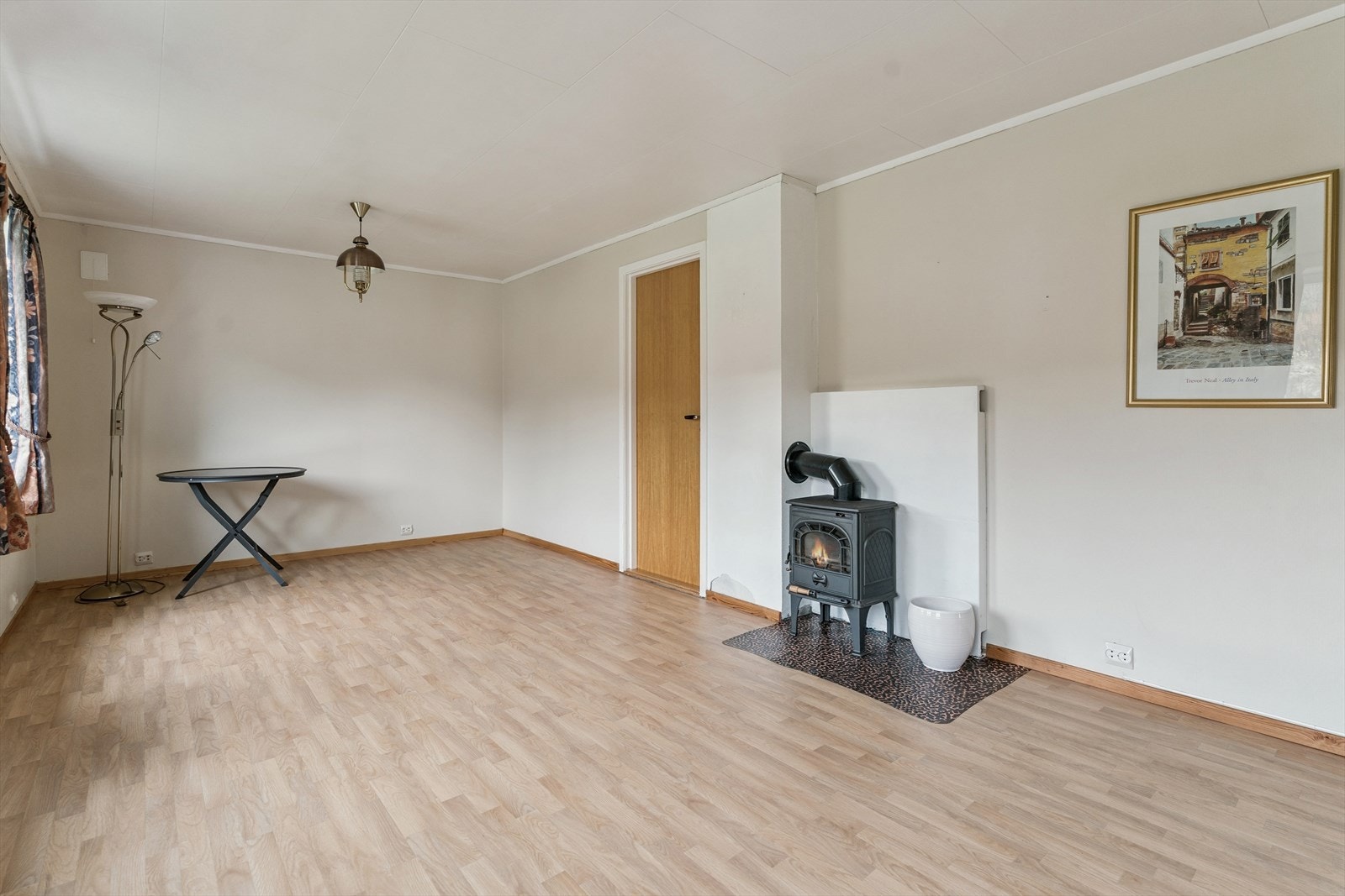 Kjellerstue med peis Galleribilde