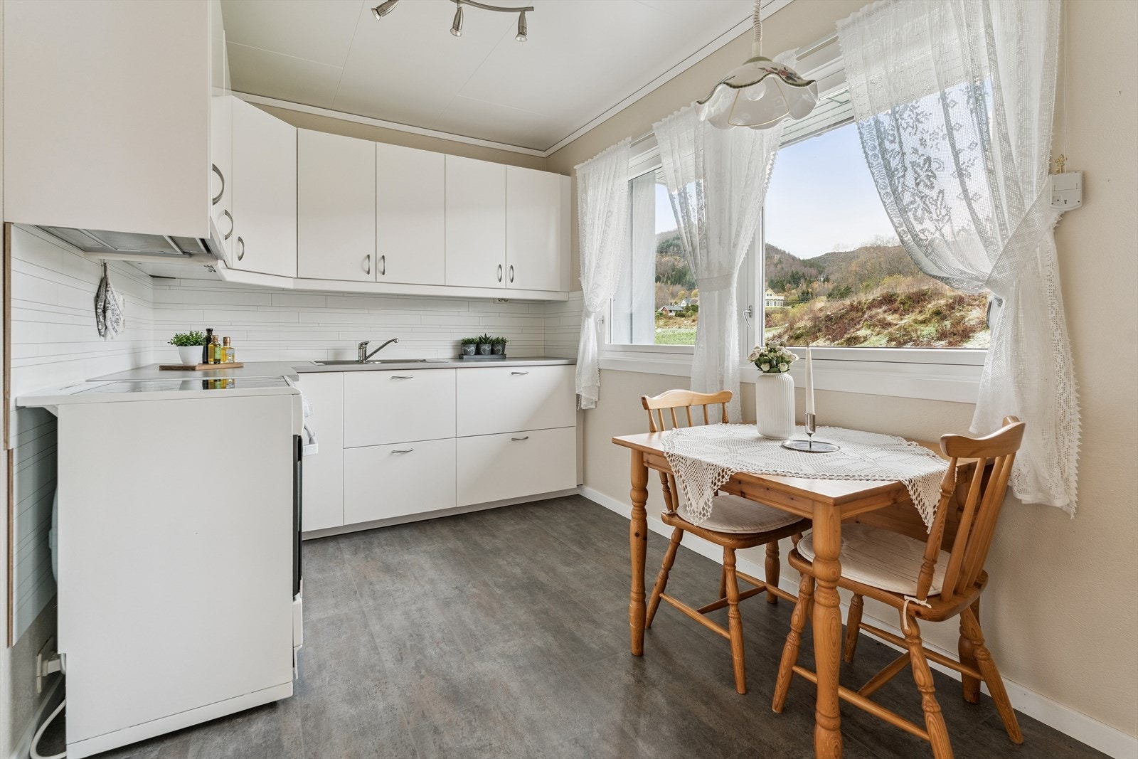 Kjøkken med innredning fra 2016 Galleribilde