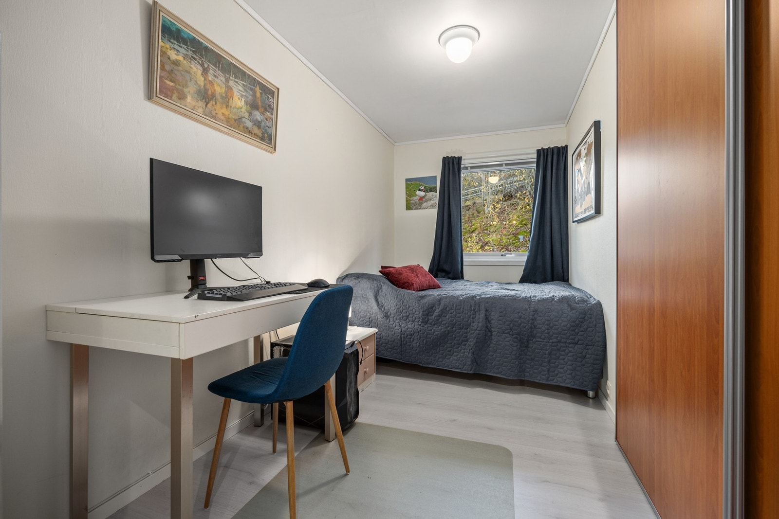 Soverom - 9,5 kvm. Nytt lamiantgulv lagt på begge soverom i 2025.. Galleribilde