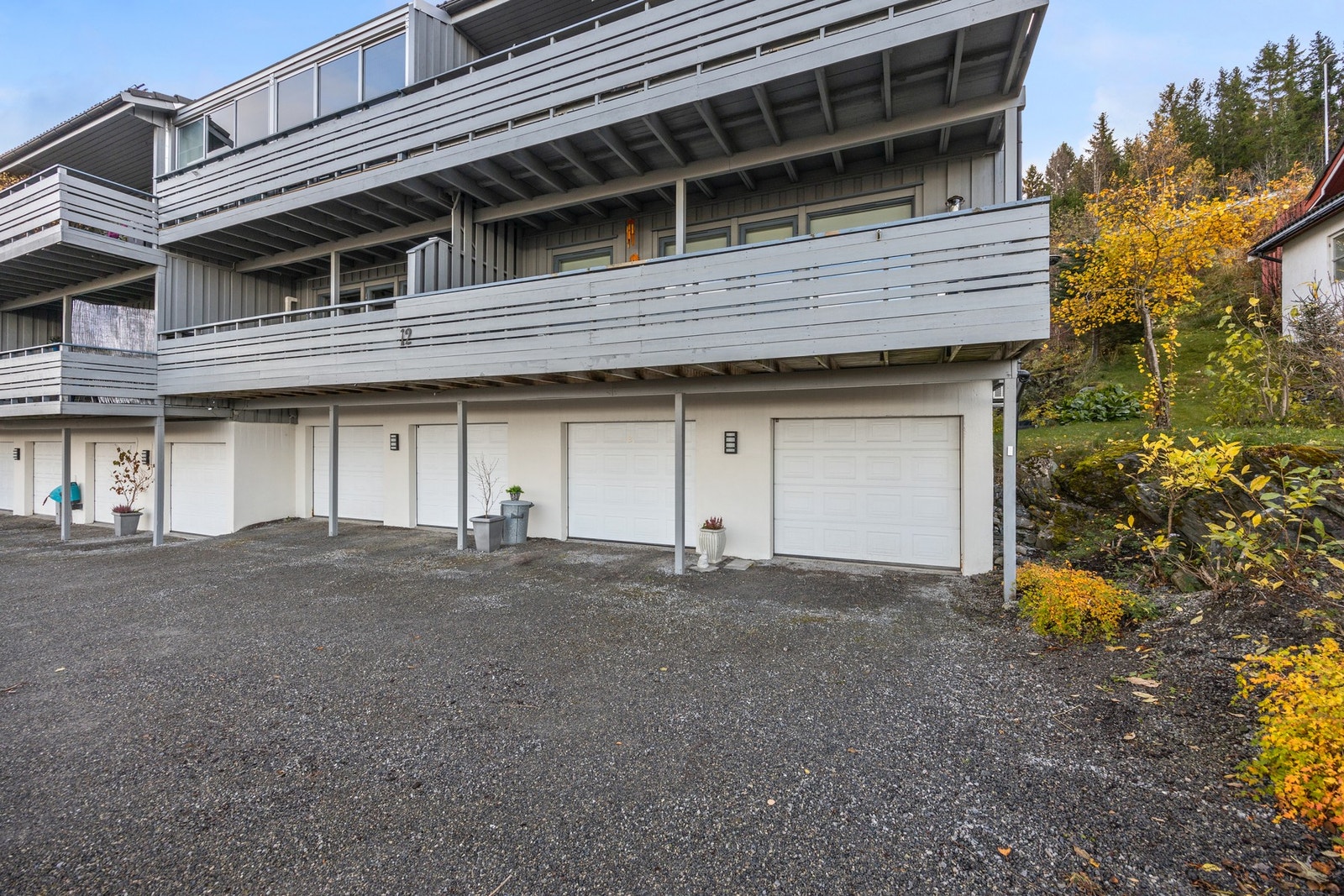 Montert elbillader i garasje i 2025 Galleribilde