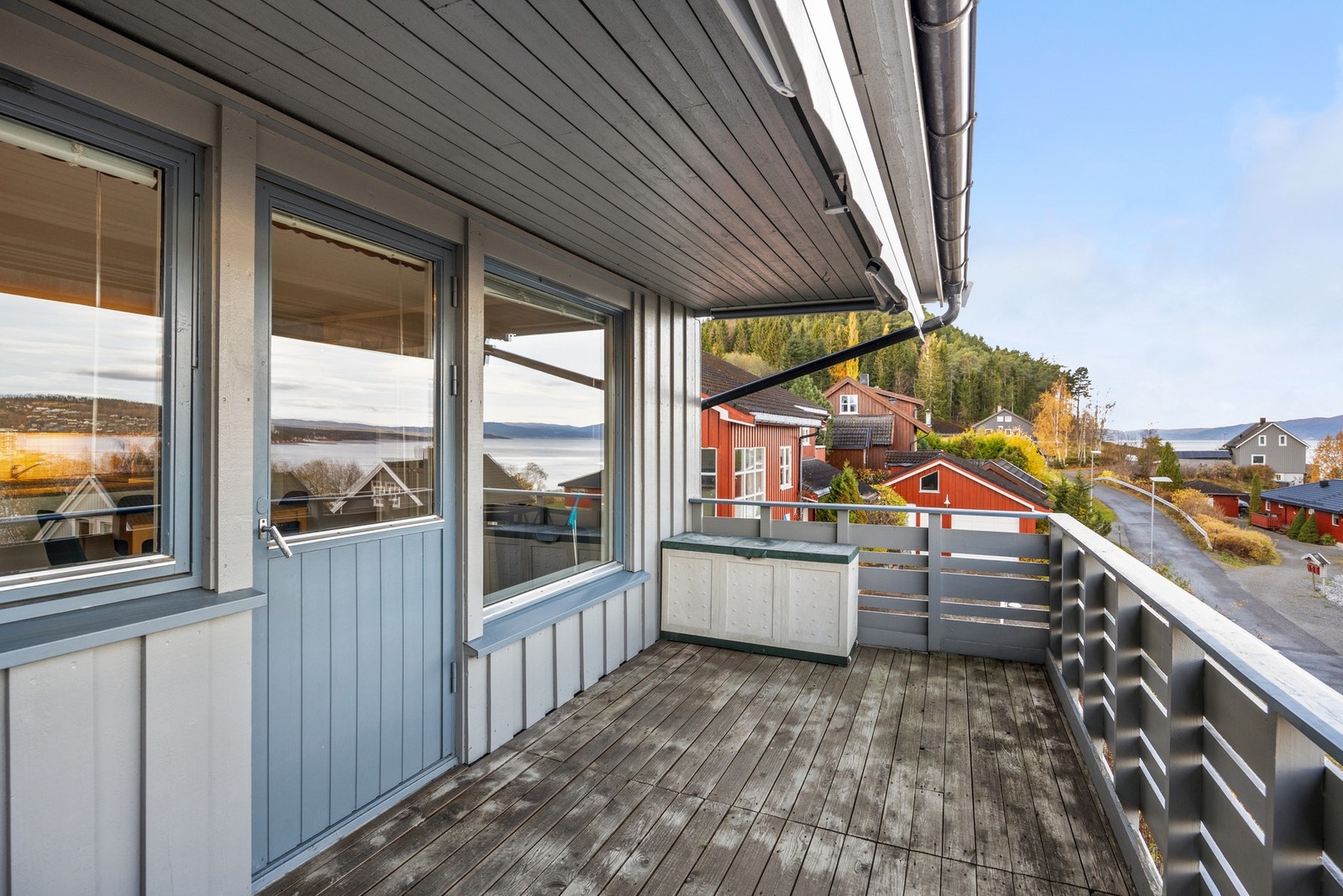 Balkonger måler ca 16 kvm. Sen kveldssol. Galleribilde