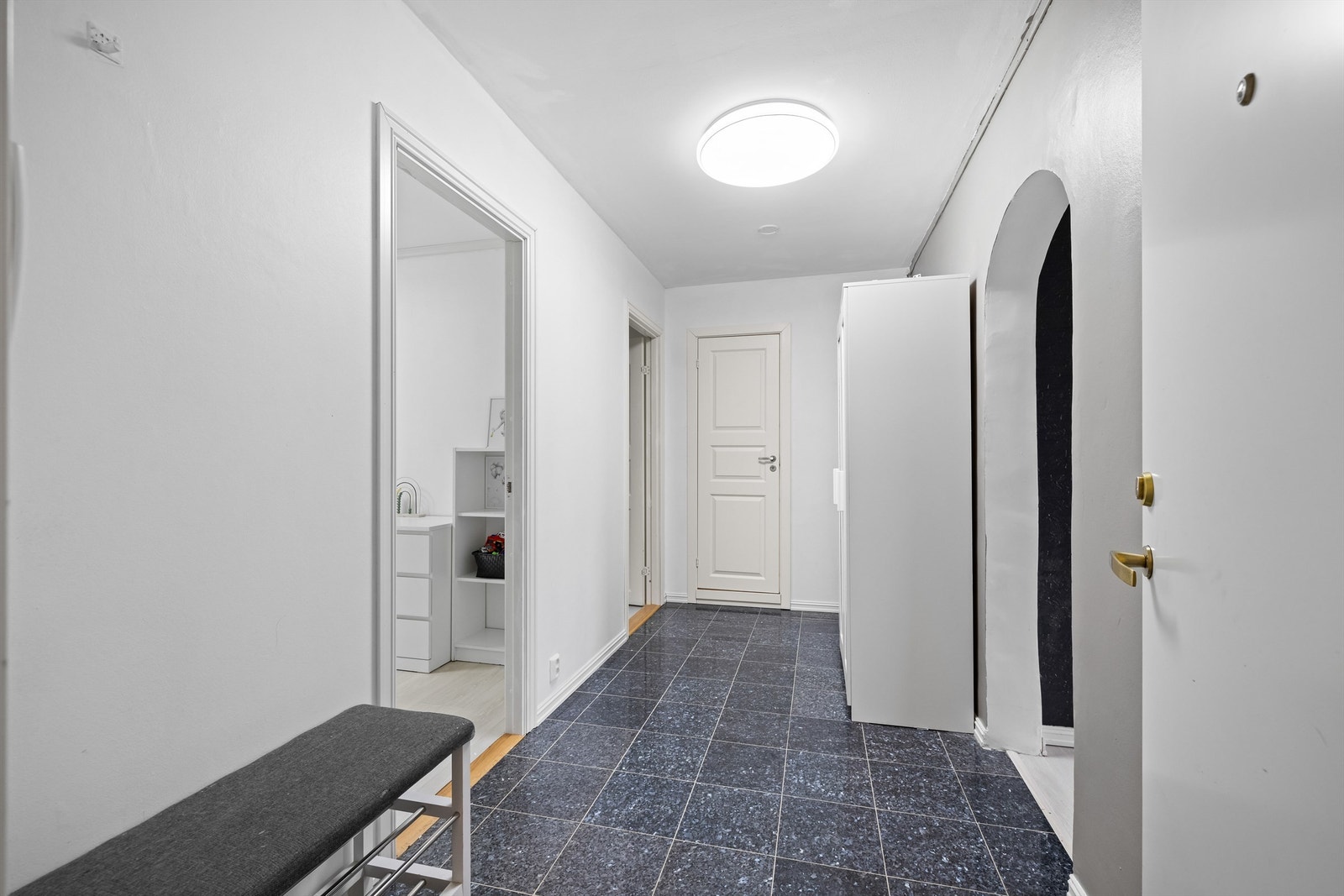 Det elektriske anlegget ble oppgradert i 2019, med nytt sikringsskap og nye kurser. Galleribilde