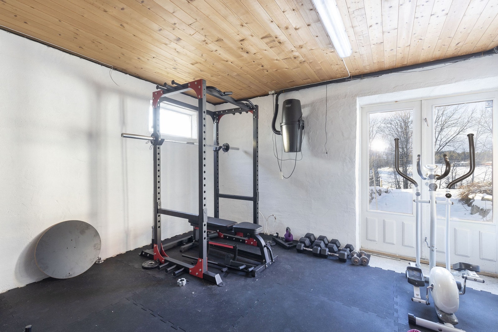Hobbyrom/trimrom med dobbelfløyet utgangsdør Galleribilde
