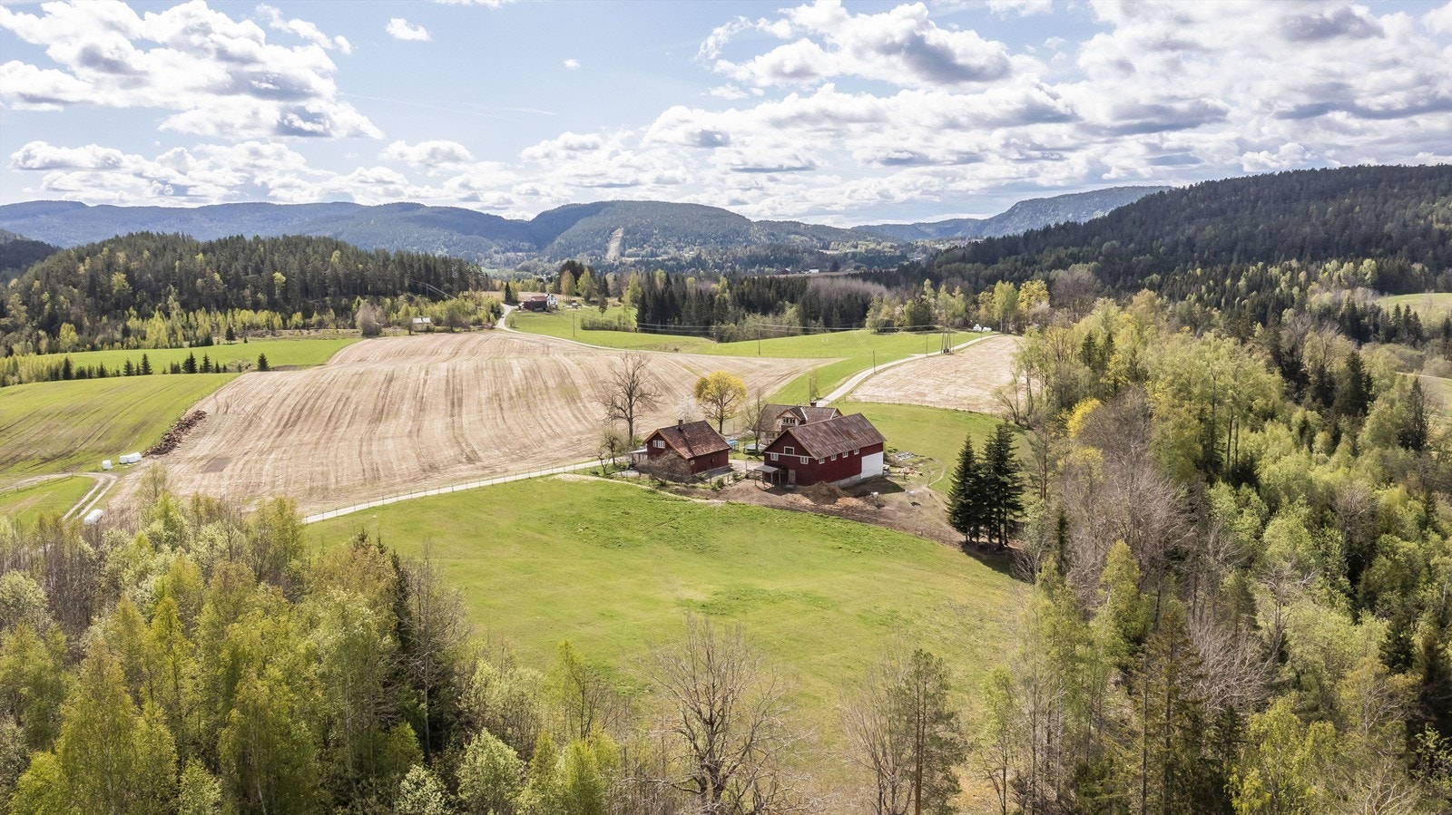 Et vakkert småbruk på ca. 13,5 mål tilrettelagt for hest Galleribilde