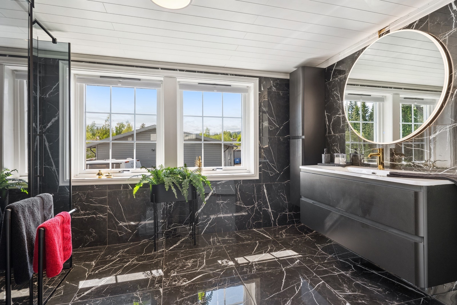 Bad 2. etasje ble totalrenovert i 2020, men det foreligger ingen dokumentasjon for utførelsen Galleribilde