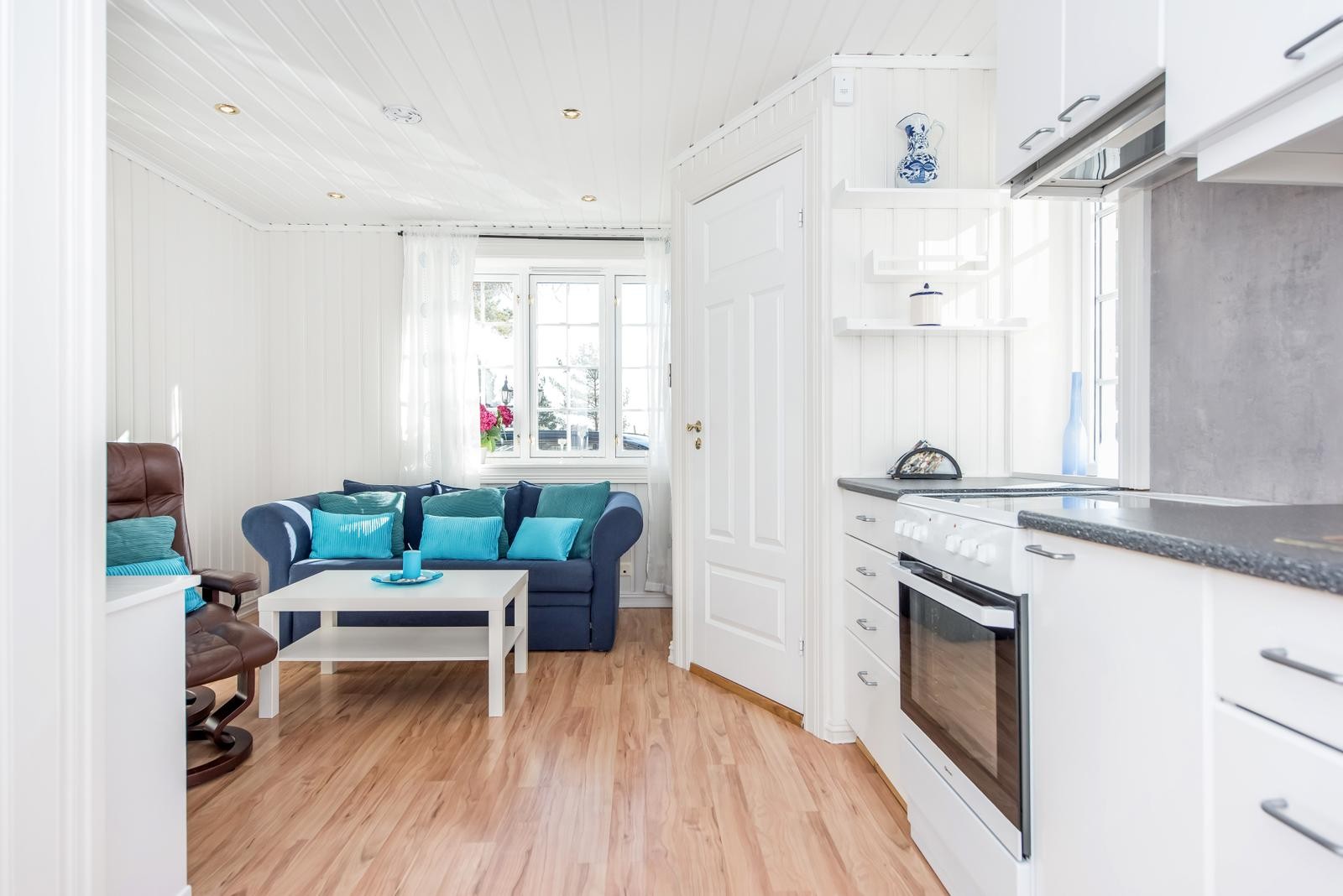 Stue med åpen kjøkkenløsning Galleribilde