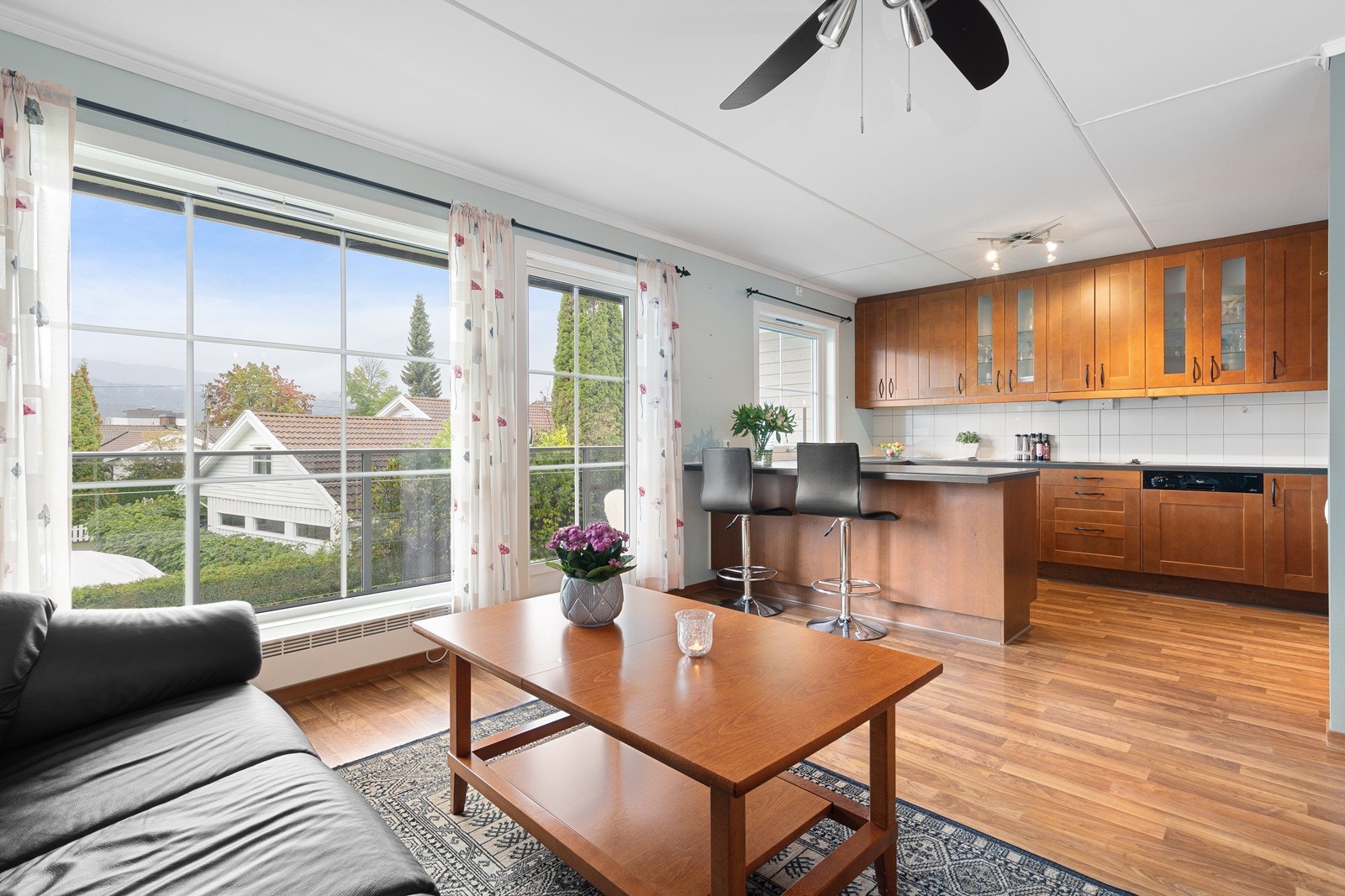 Lys og praktisk 3-roms leilighet med sentral beliggenhet i Krokstadelva. Galleribilde