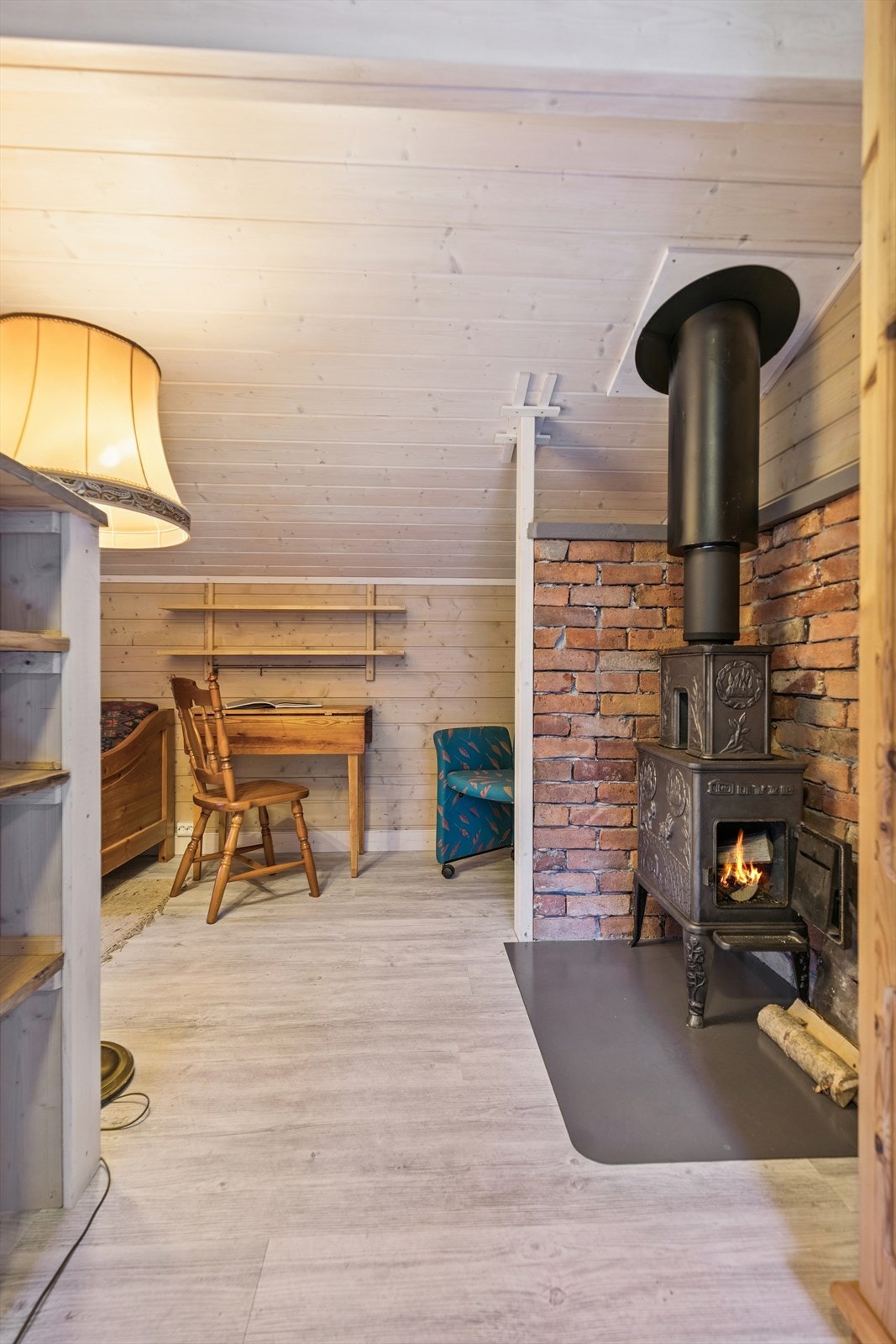 En vedovn sørger for oppvarming i dette annekset. Galleribilde