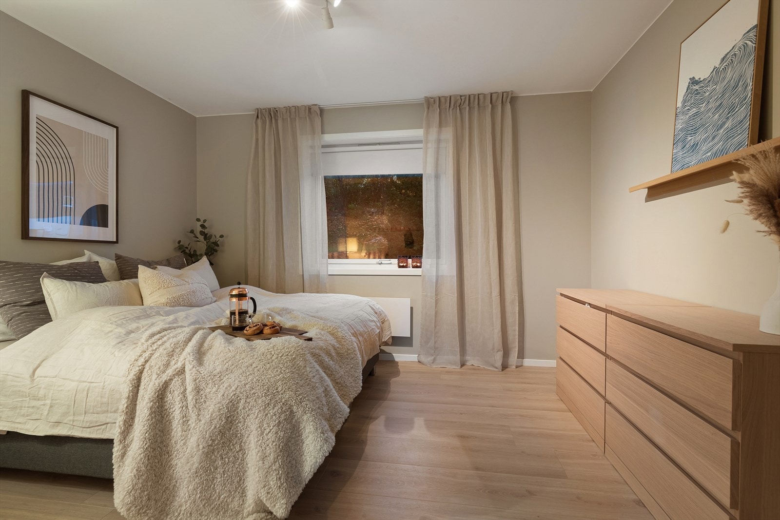 Godt med klesoppbevaringsmuligheter Galleribilde