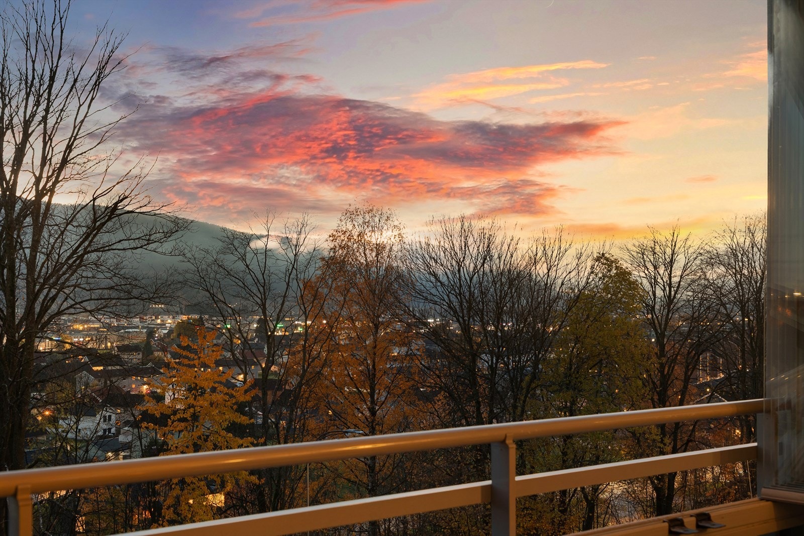 Uteplassen ligger solrikt til Galleribilde