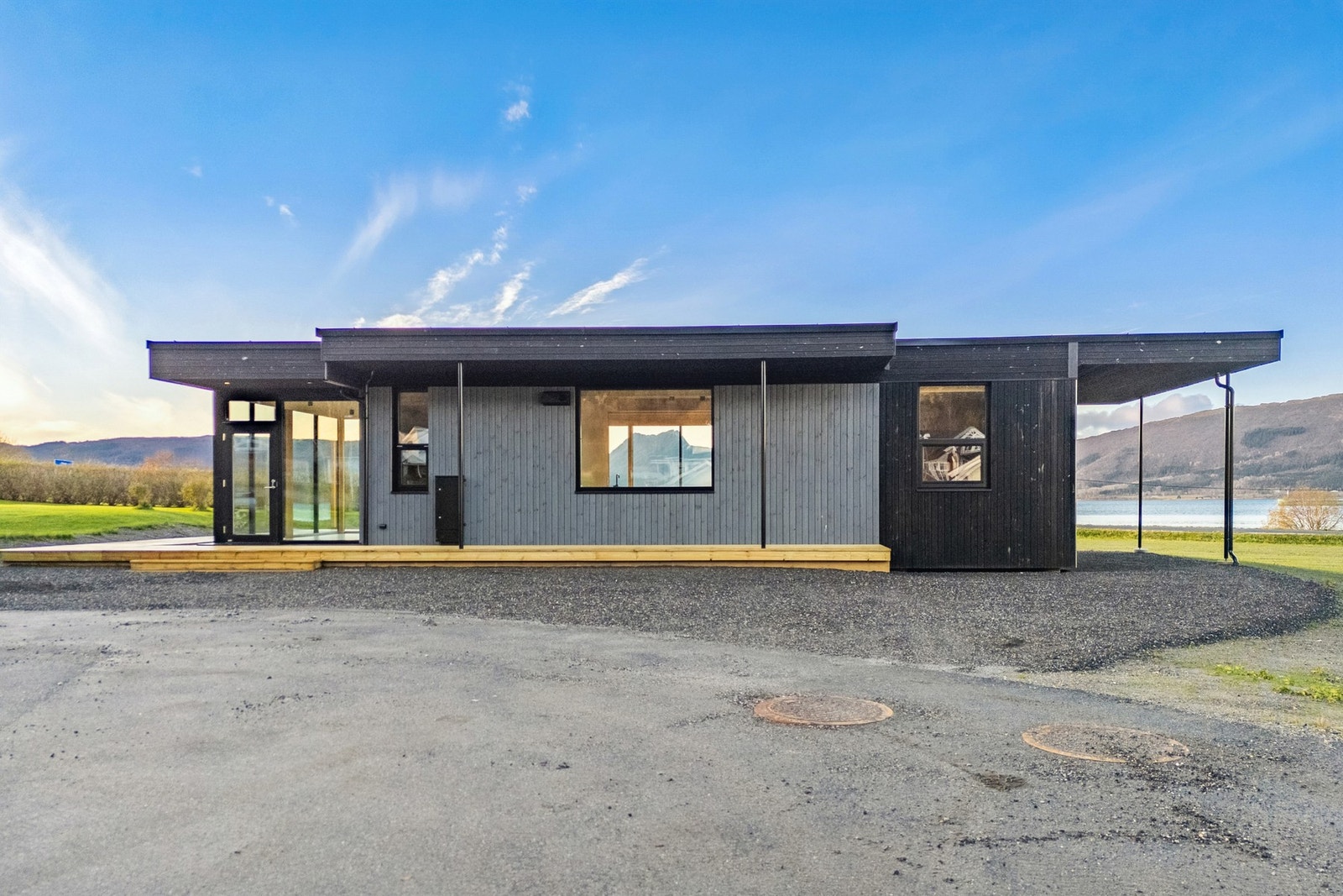 En arkitekttegnet enebolig fra 2025 beliggende i et populært boligområde Galleribilde