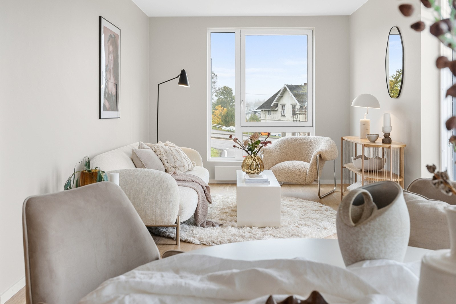 En moderne og supersentral 4-roms selveierleilighet fra 2024 m/ balkong. Galleribilde