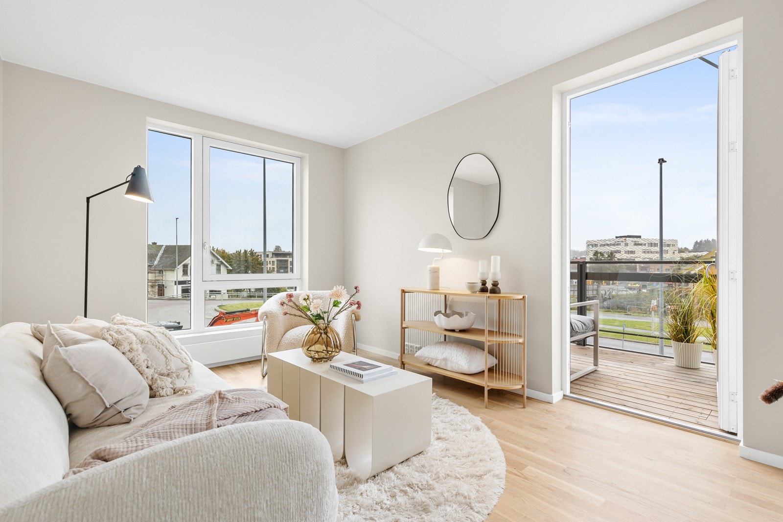 Det er balansert ventilasjon med varmegjenvinning samt miljømerket med Svanemerket. Galleribilde