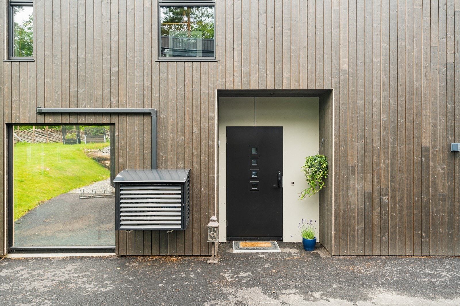 Inngangsparti. Velkommen til en hyggelig visning! Galleribilde